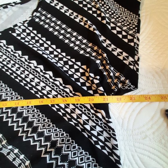 Allison Daley top Size Large short sleeved black and white - Picture 5 of 8